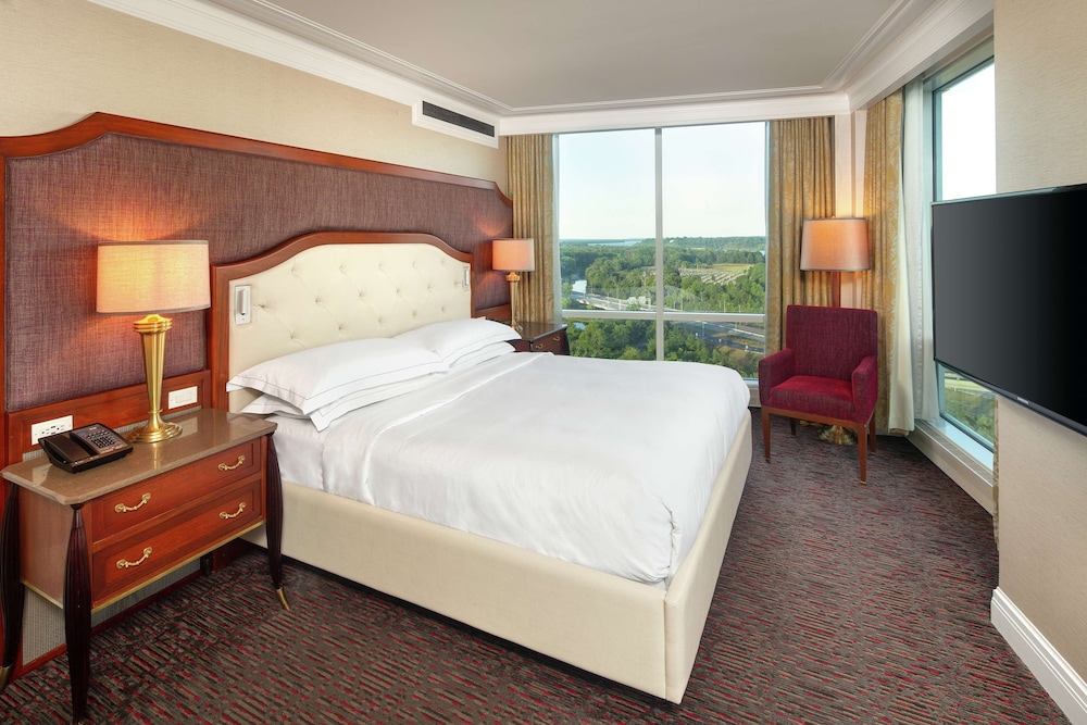 1 Bedroom Suite, 1 King Bed, Jetted Tub - Photo 4