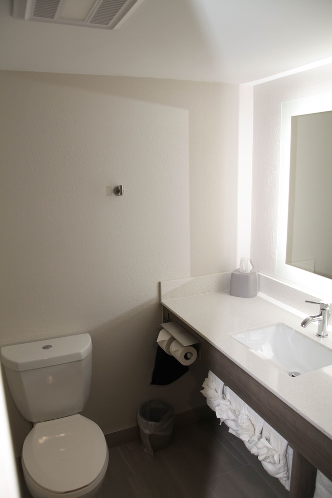 Room, 2 Queen Beds, Accessible - Photo 6