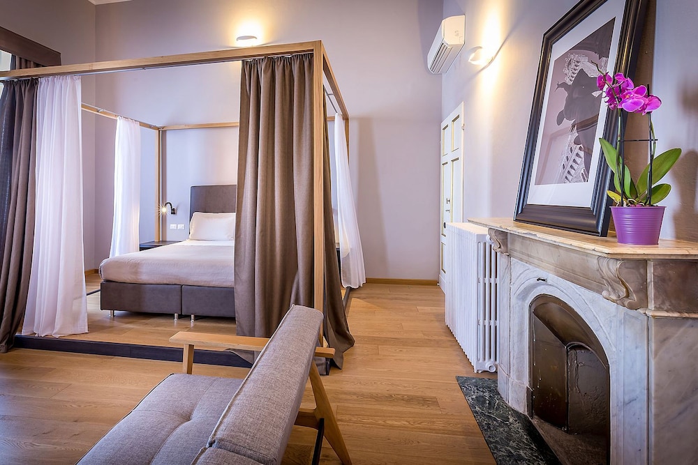 Suite, River View photo 1