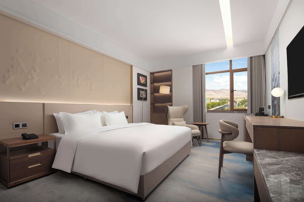 Room, 1 King Bed, River View photo 3