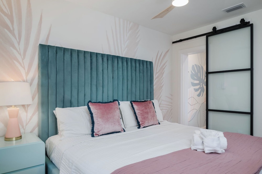 Family Apartment, 1 King Bed with Sofa bed, Kitchen, Courtyard View