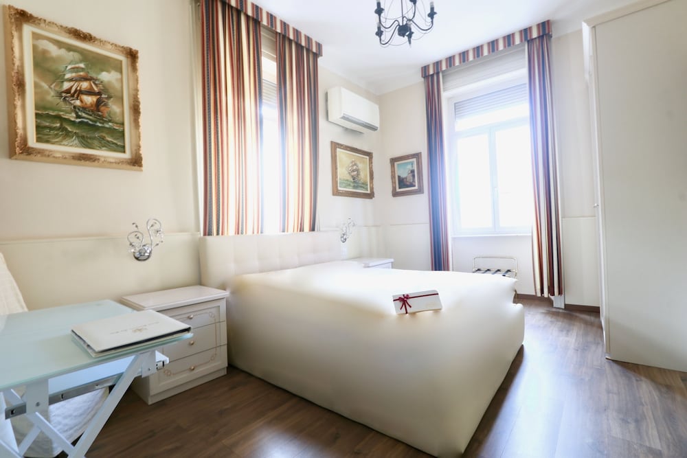 Standard Room, 1 Queen Bed