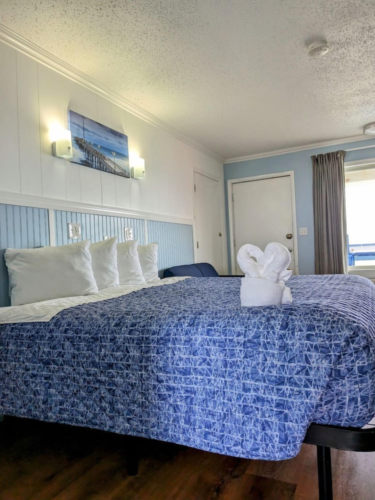Basic Room, 2 Double Beds, Beach View, Ground Floor photo 1