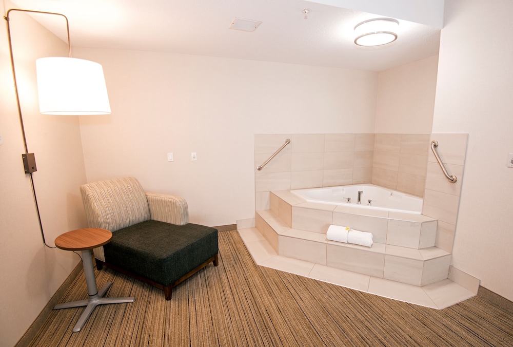 Suite, 1 Bedroom - Photo 1