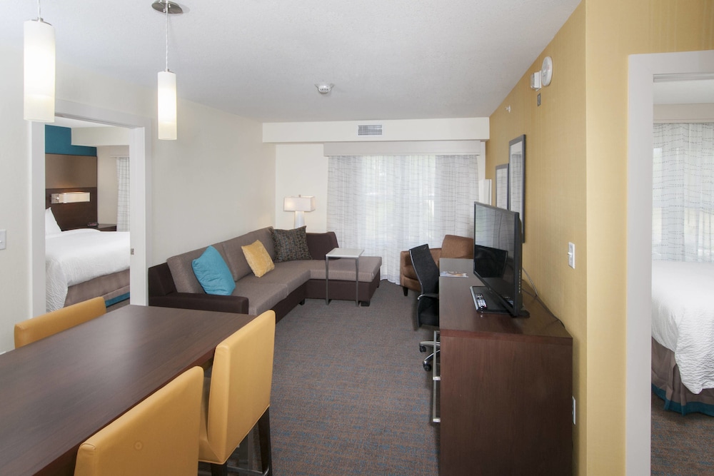 Studio, 1 King Bed With Sofa Bed, Non Smoking (Mobility Accessible, Roll-In Shower) photo 3