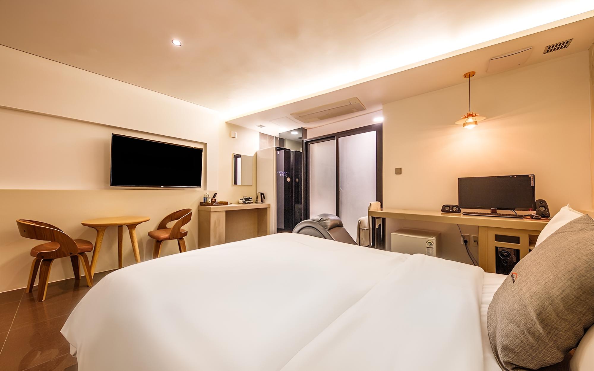 Room (Special Room-C (Styler/Netflix air pu) - Photo 3