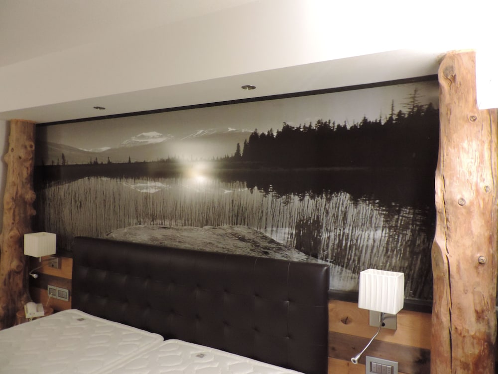 Family Room, Mountain View (Negritella) photo 2
