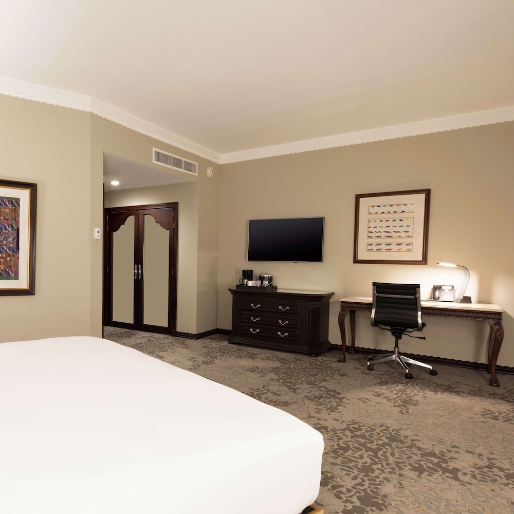 Room, 1 King Bed, Accessible - Photo 4