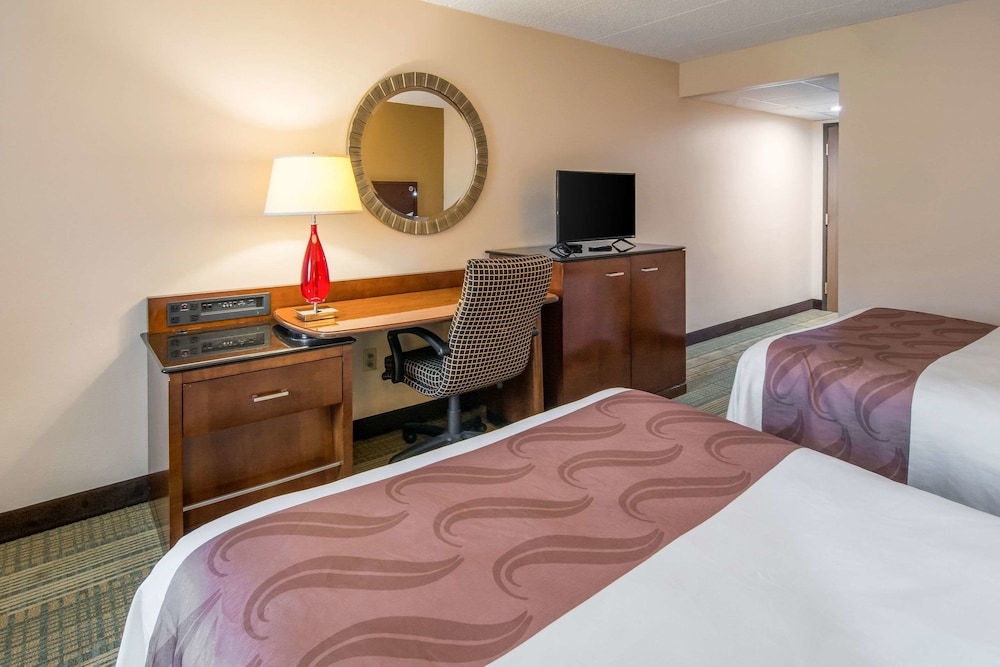 Standard Room, 2 Queen Beds, Non Smoking - Photo 2