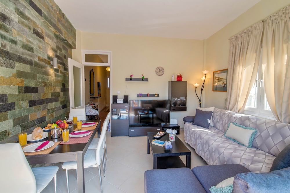 Apartment, 2 Bedrooms, Sea View photo 3