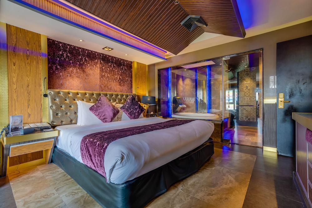 Aqua Suite - Photo 1