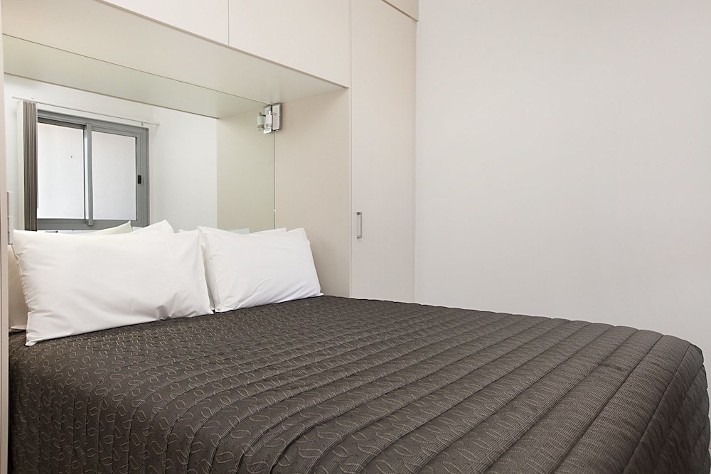 Executive Harbour View Apartment