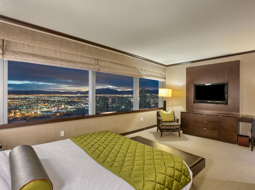 PANORAMA STRIP VIEW SUITE (2BR) - 45th Floor photo 1