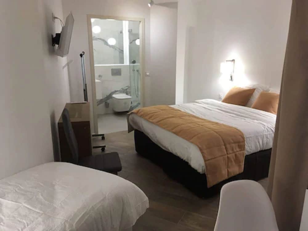 Premium Triple Room photo 2