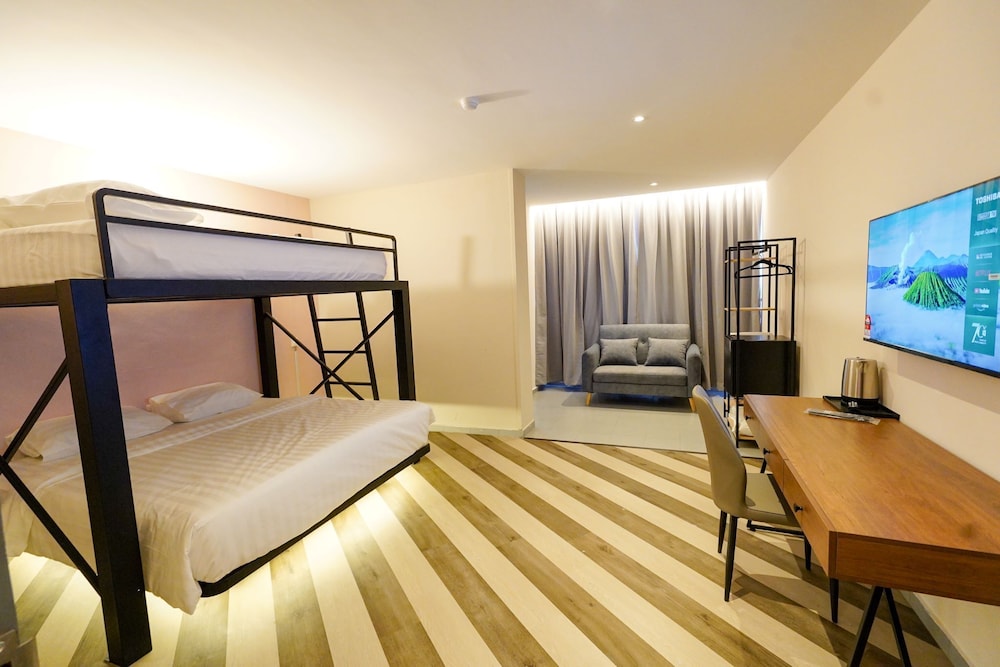Classic Quadruple Room - Photo 1