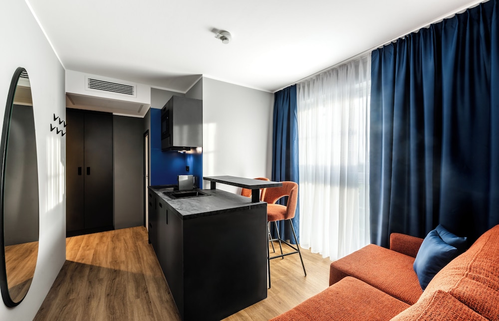 Standard Studio, 1 King Bed, Kitchenette (Dining Table;Separate Living Room)