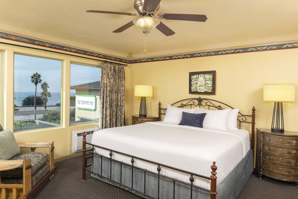 Deluxe Room, 1 King Bed (VICKERS ESTATE OCEAN VIEW KING) - Photo 1
