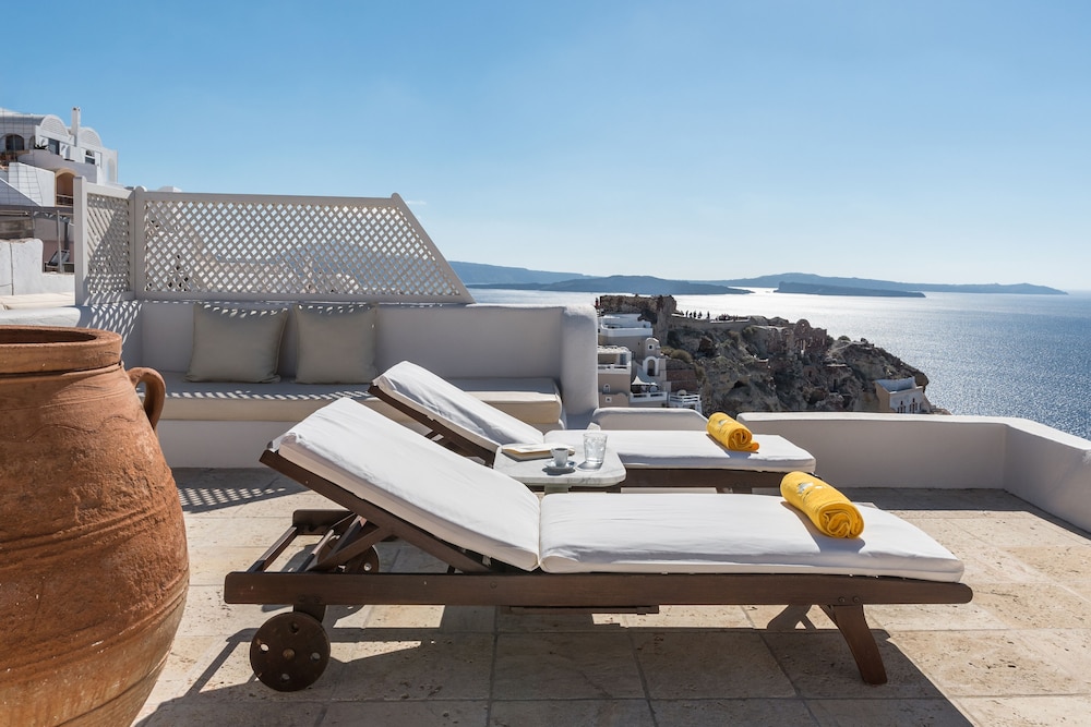 Honeymoon Suite, Jetted Tub (Sunset, Caldera View) - Photo 4