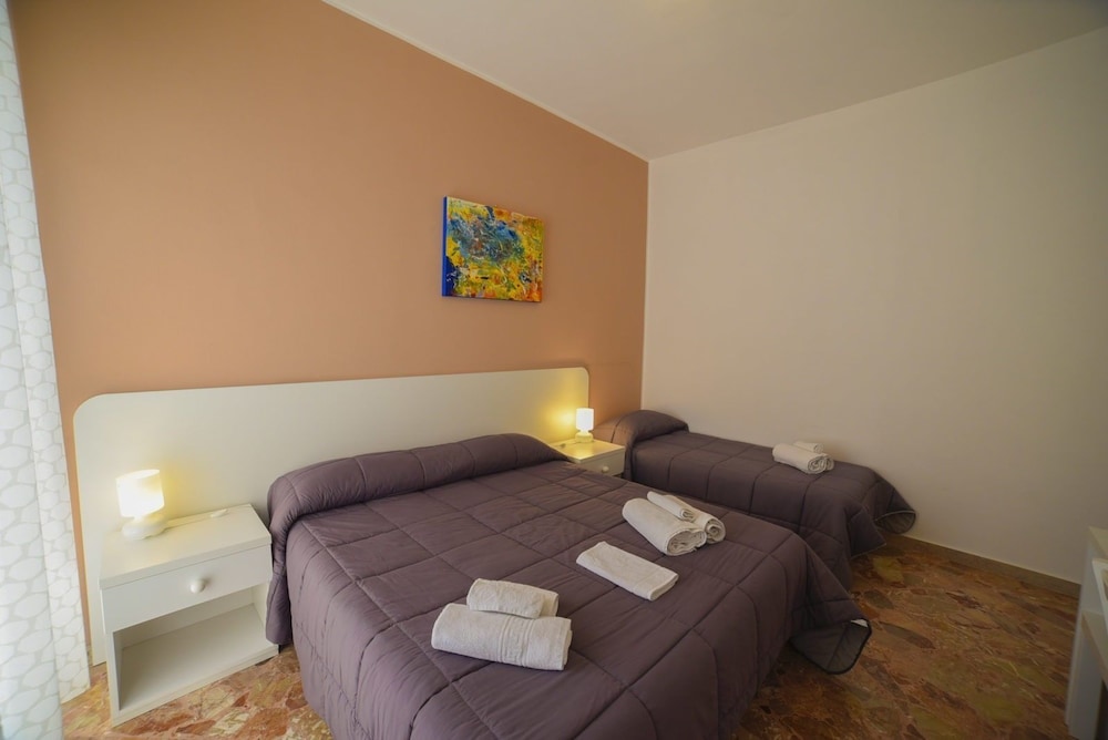 Camera Tripla con bagno condiviso