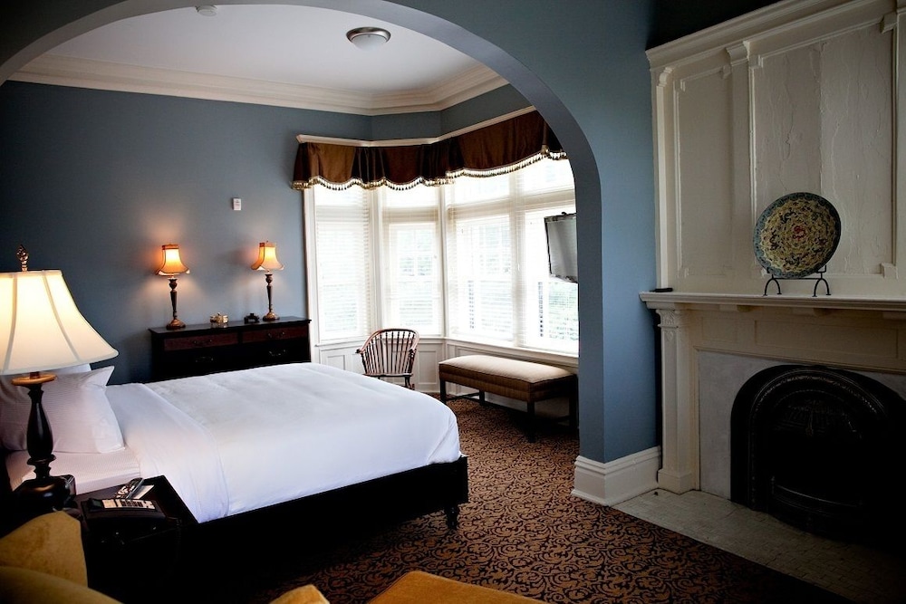 Deluxe Room, 1 King Bed (Fifth Avenue House) photo 1