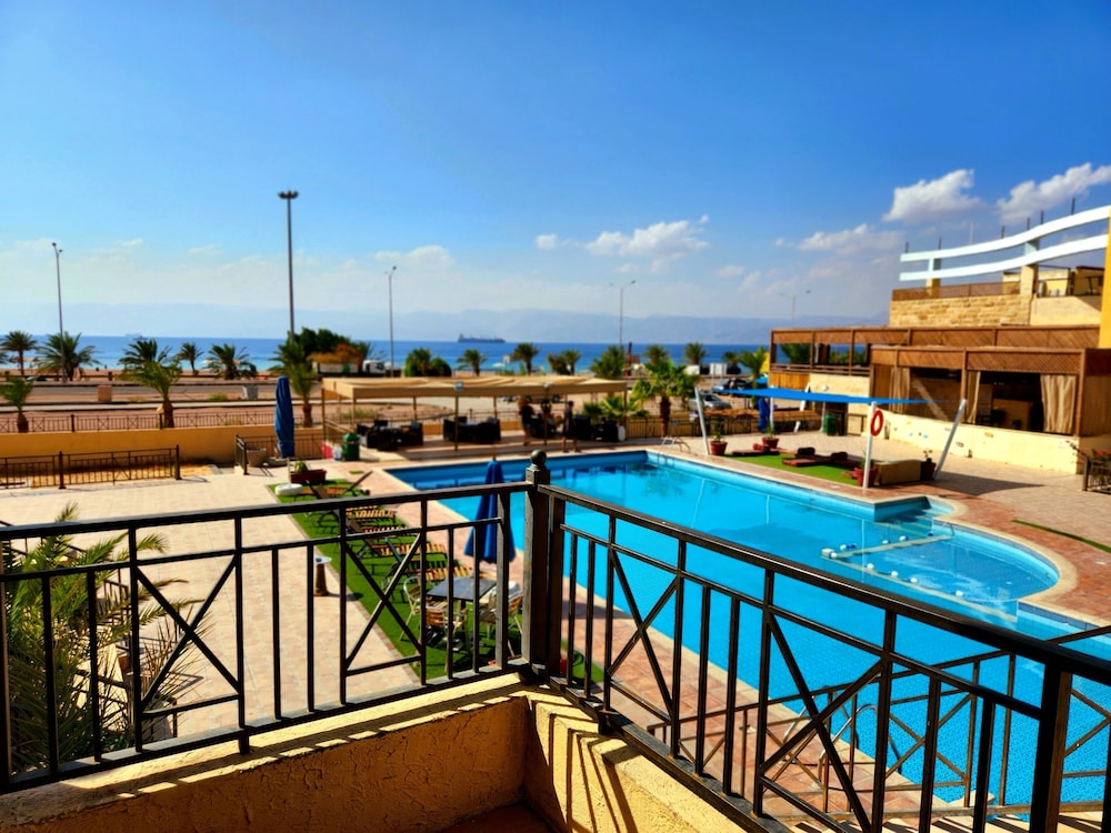 Deluxe Double or Twin Room, 1 Bedroom, Balcony, Sea View photo 2