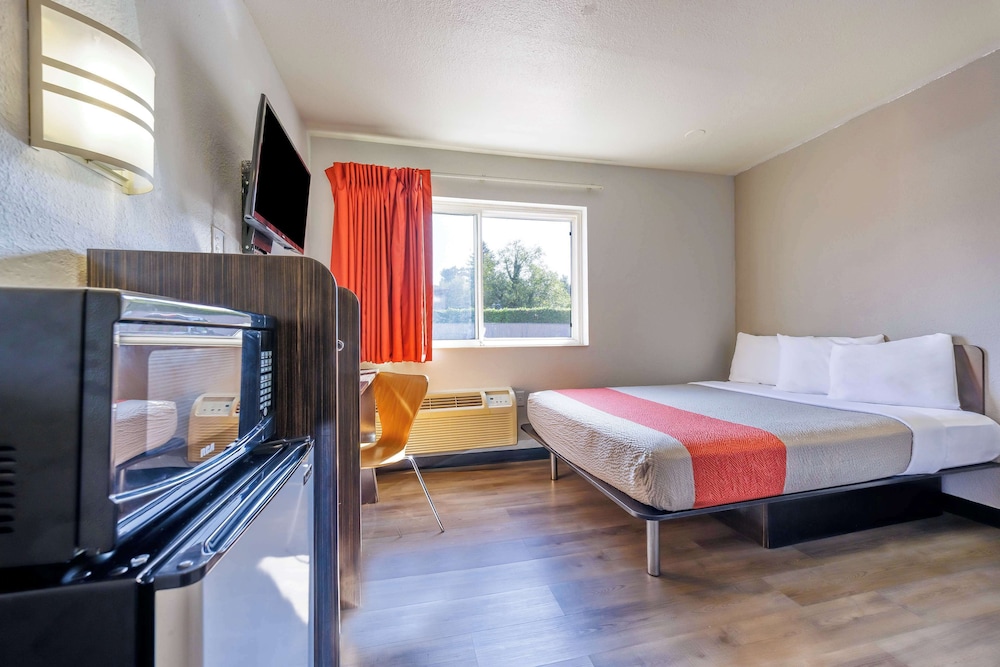 Deluxe Room, 1 Double Bed, Accessible, Non Smoking - Photo 4
