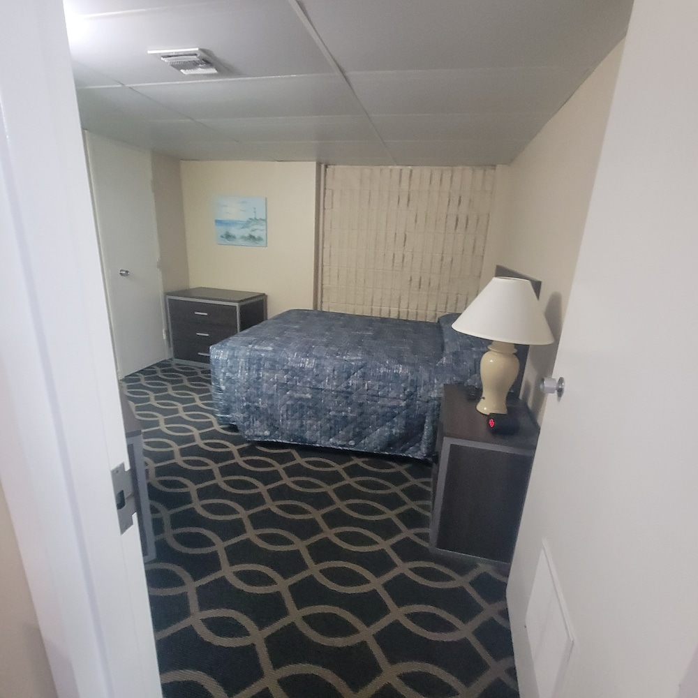 Family Suite, 2 Bedrooms (Oceanfront  - No Pets Allowed) - Photo 3