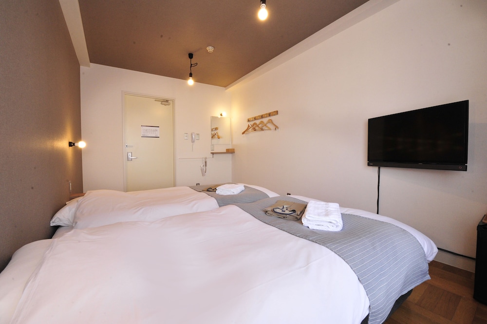 Twin Room for 1 guest Shared bath photo 2