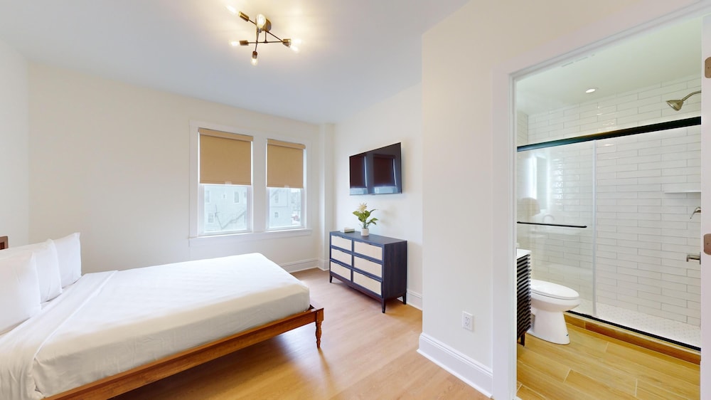Standard Room, 1 Queen Bed photo 1