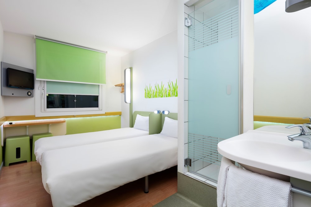 Basic Twin Room, 2 Twin Beds - Photo 5