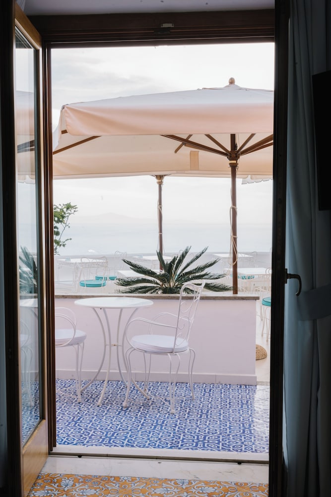 Deluxe Triple Room, 1 Bedroom, Sea View - Photo 4