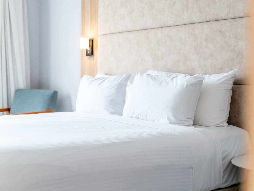 Standard Room, 1 King Bed thumbnail 6