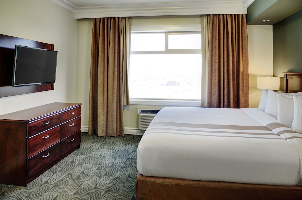 Junior Suite, 1 King Bed with Sofa bed photo 2