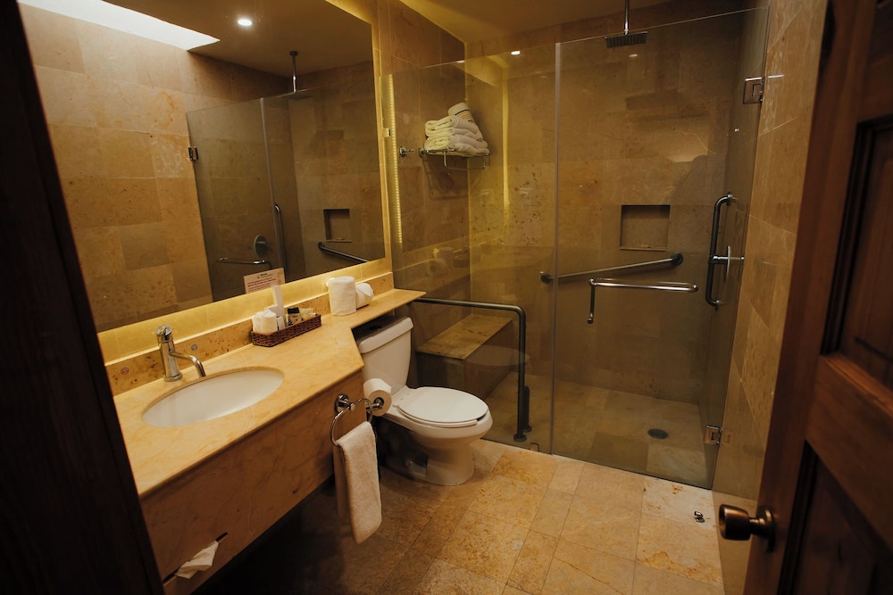 Suite, 1 King Bed (Master) - Photo 3