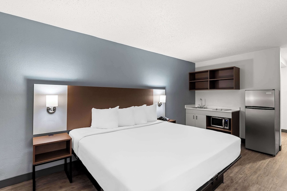 Standard Room, 1 King Bed, Non Smoking (Kitchenette, Limited) - Photo 2