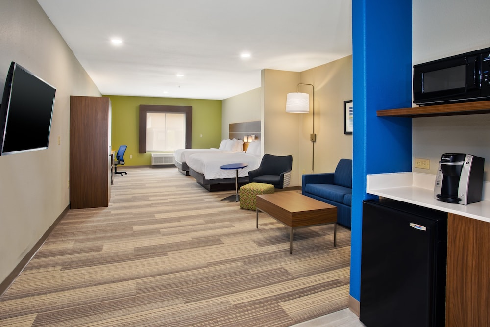Suite, Multiple Beds - Photo 2