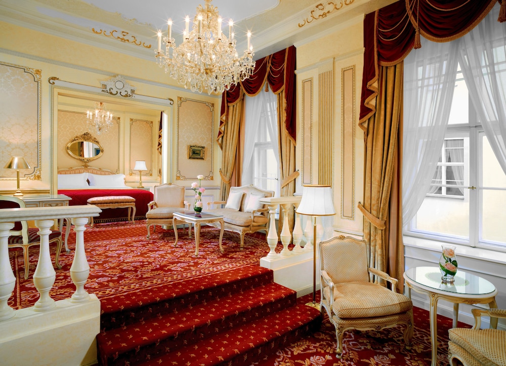 Suite, 1 Bedroom thumbnail 5