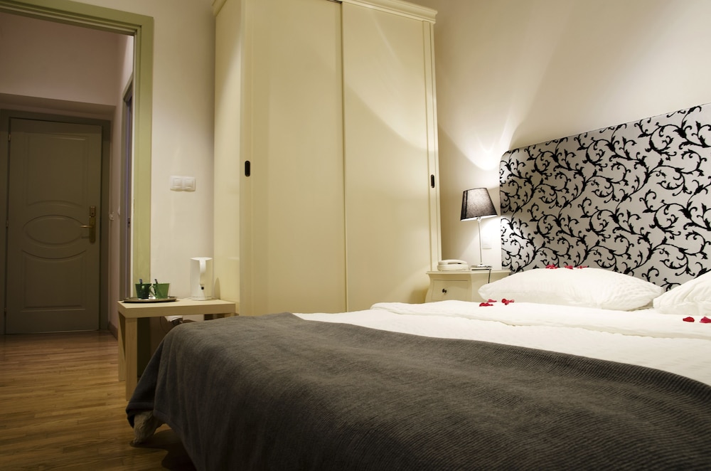 Classic Single Room (With Extra Bed)