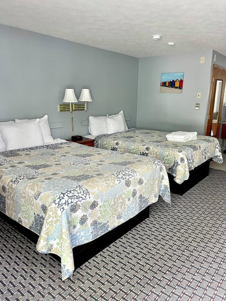 Deluxe Double Room, 2 Queen Beds, Pool View (2nd floor) photo 2