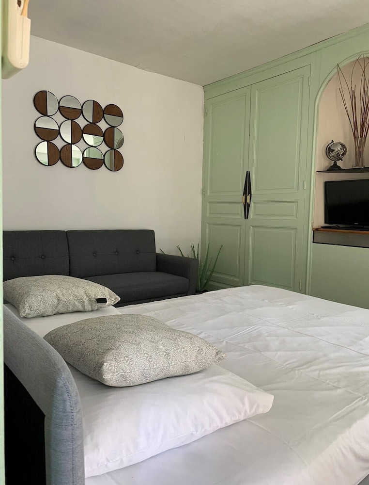 Basic Apartment photo 2