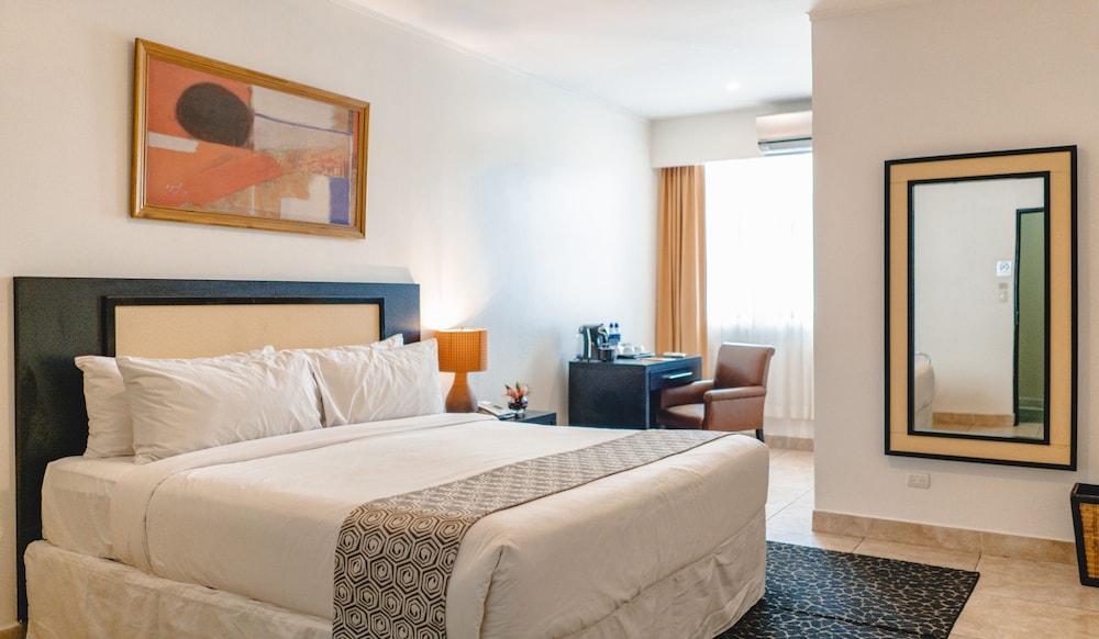 Standard Room, 1 King Bed - Photo 5