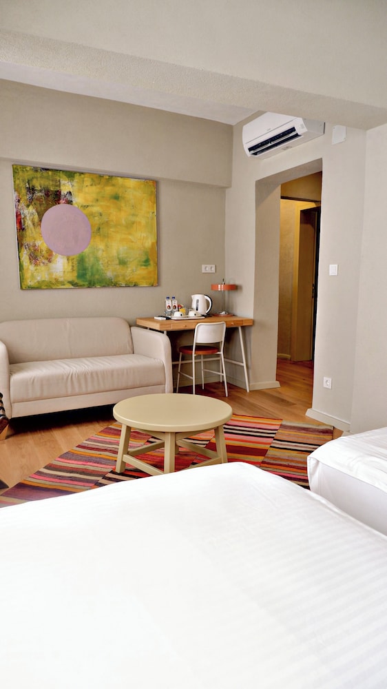 Deluxe Twin Room, Multiple Beds - Photo 1