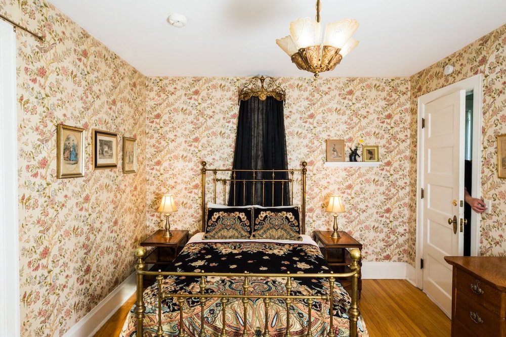 Deluxe Room, 1 Queen Bed, Connecting Rooms, Garden View photo 2