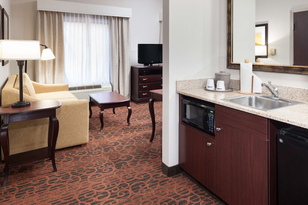 Room, 1 King Bed, Accessible, Non Smoking (Roll-in Shower) - Photo 4