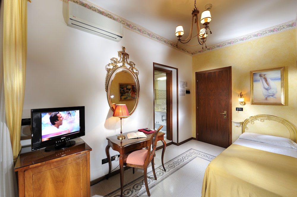 Classic Single Room