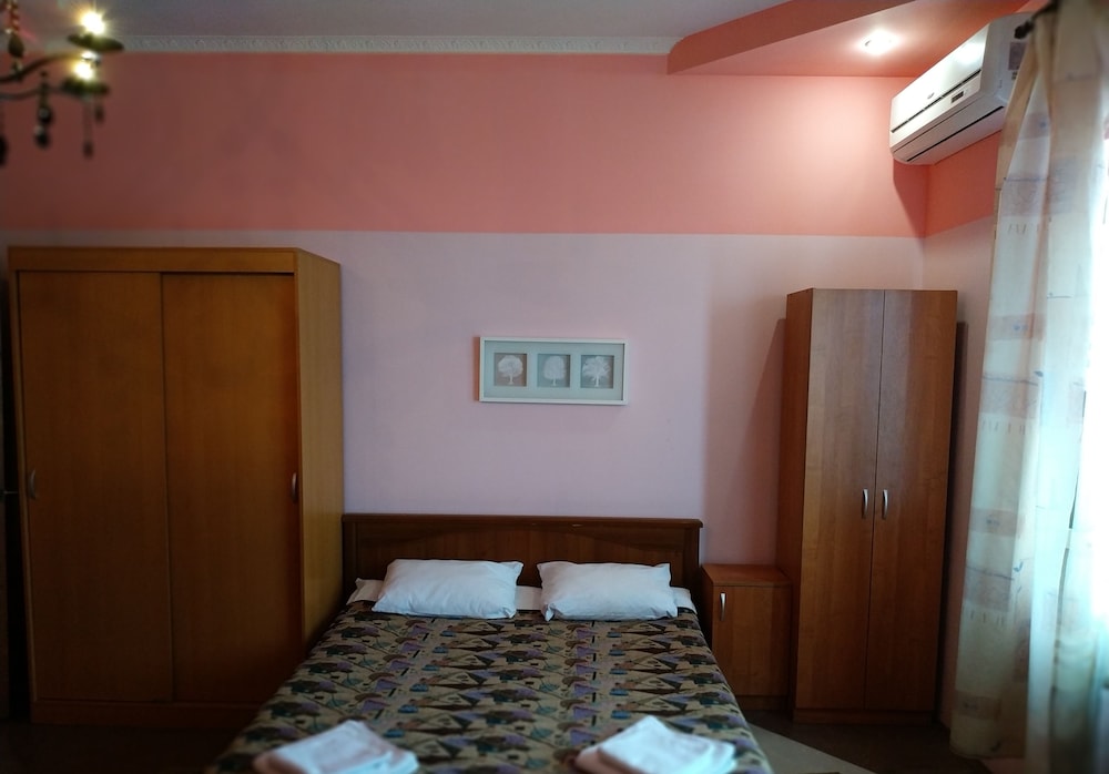 Family Room (2 Rooms) photo 3