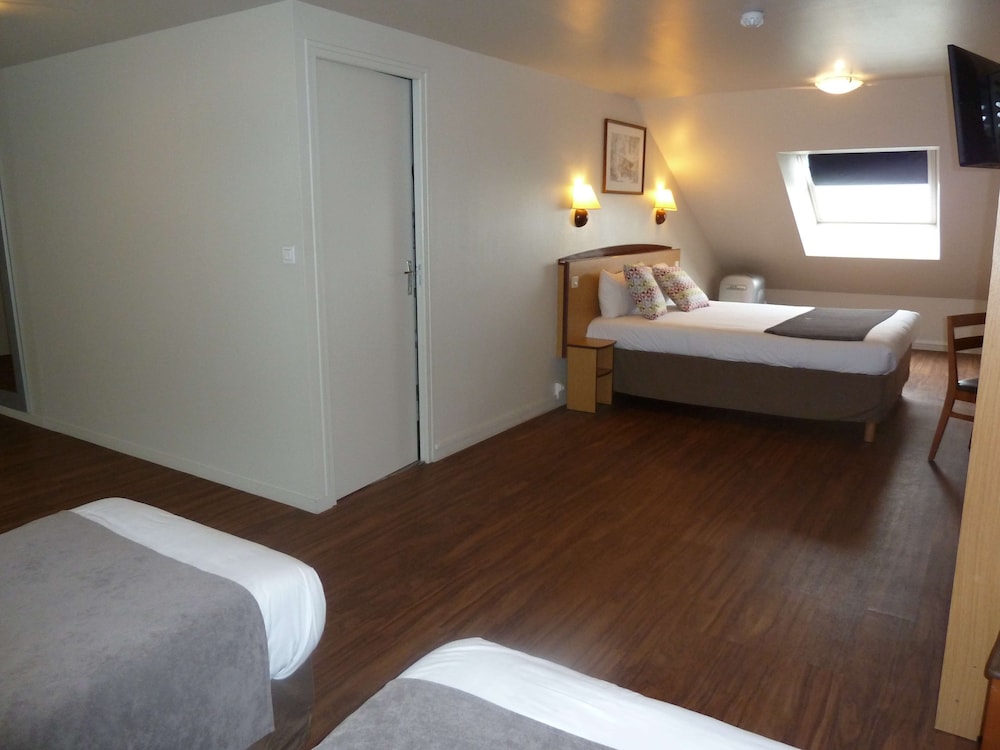 Standard Room, Multiple Beds - Photo 7