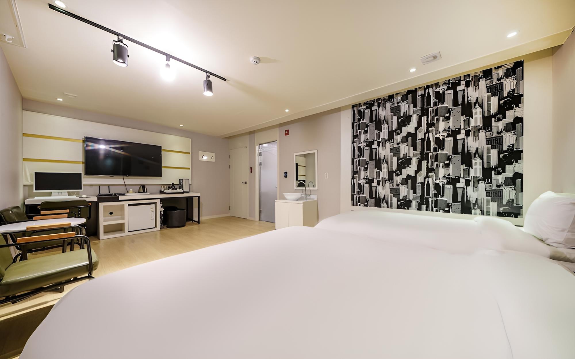 Room (Twin (double + single Netflix/Disney/) photo 3
