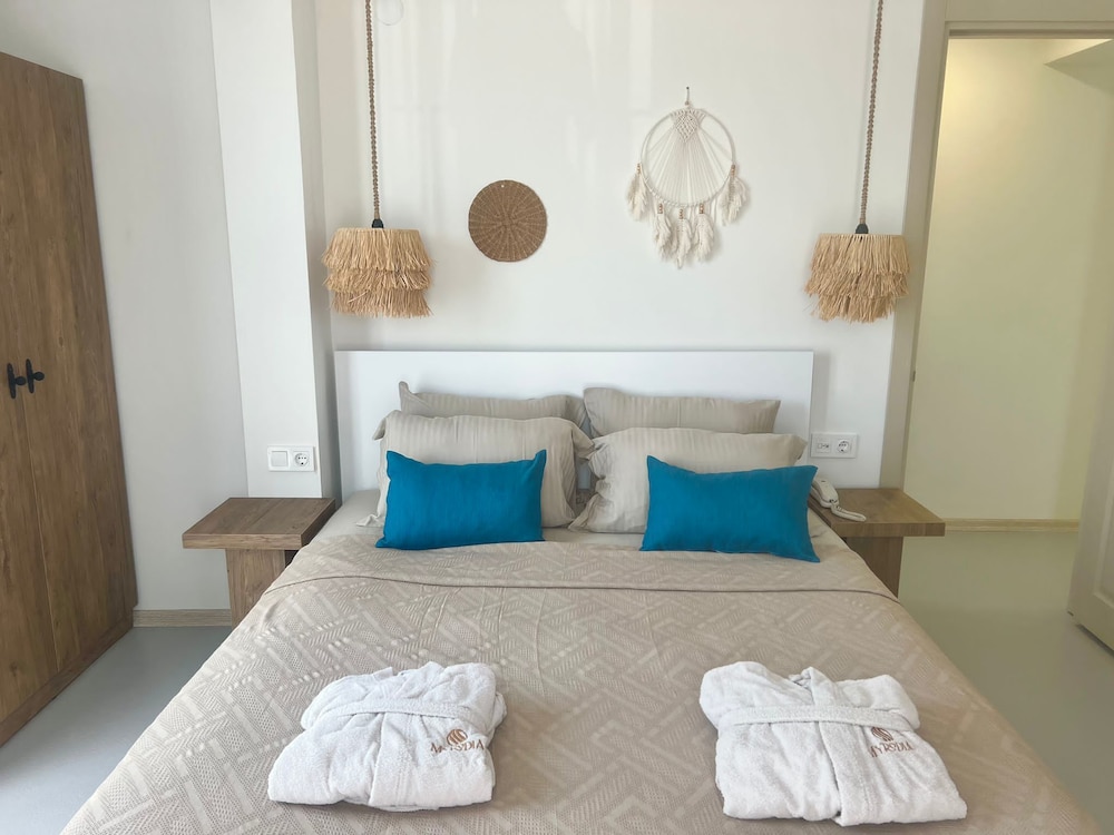 Standard Double Room, Smoking, Garden View
