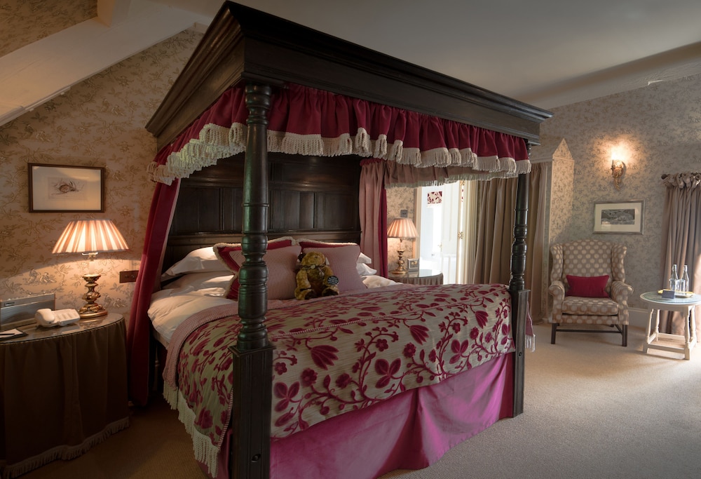 Superior Four Poster Room photo 1